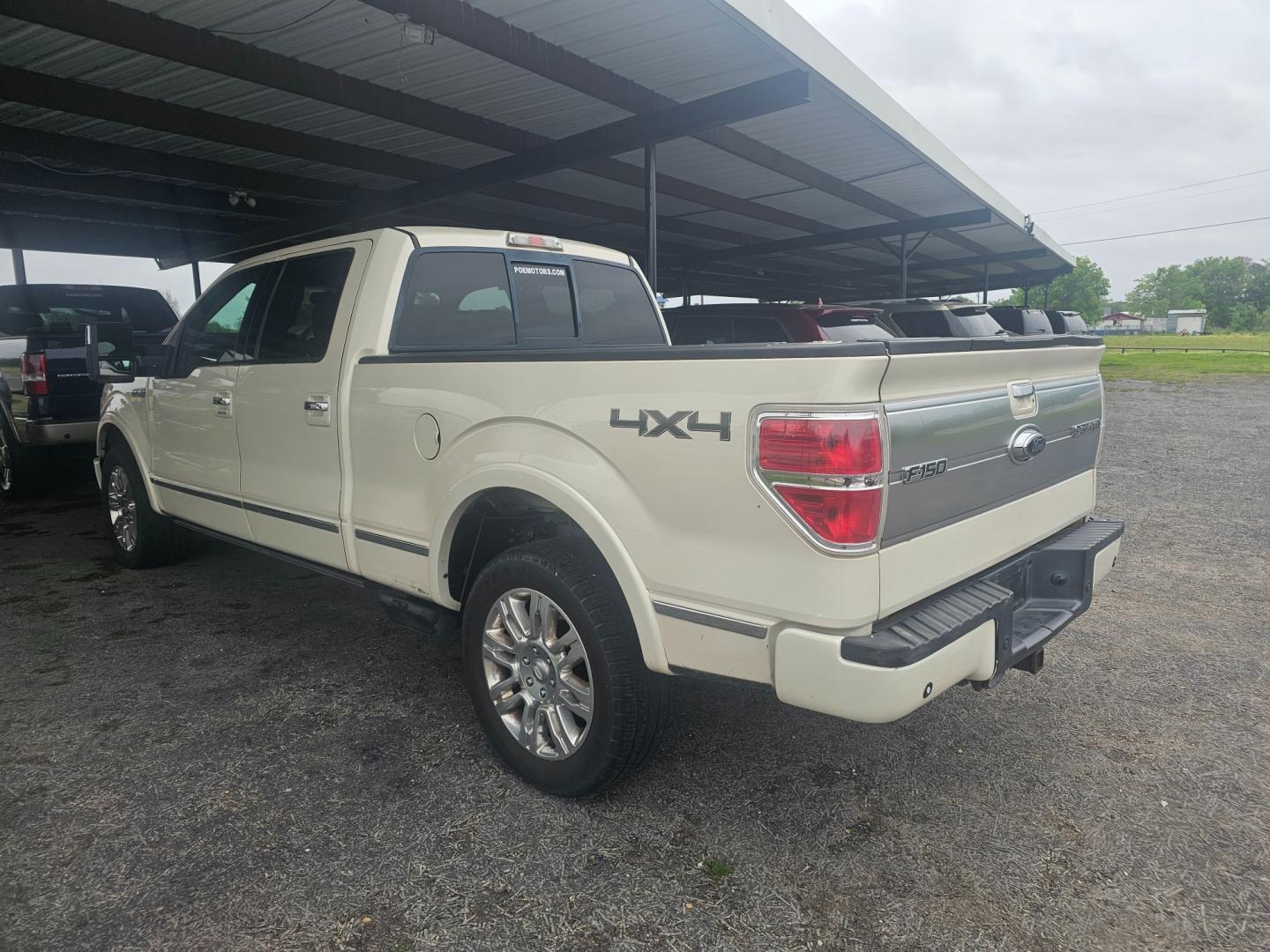 2009 WHITE Ford F-150 FX4 SuperCrew 5.5-ft. Bed 4WD (1FTPW14V49F) with an 5.4L V8 SOHC 24V FFV engine, 4-Speed Automatic transmission, located at 533 S Seven Points BLVD, Seven Points, TX, 75143, (430) 255-4030, 32.313999, -96.209351 - Photo#3